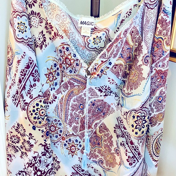 WOMEN’S COLD SHOULDERS BEAUTIFUL TOP SIZE 2X. SOFT FEMININE, COLORFUL FLORALS - Picture 8 of 16